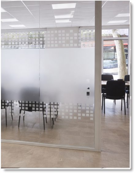 vinilo para cristales oficina para dar privacidad entre despachos
