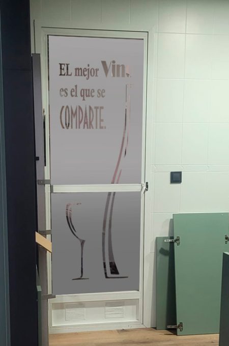 VINILO AL ACIDO PERSONALIZADO A LAS MEDIDAS DE LOS CRISTALES DEL CLIENTE